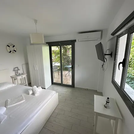 La Casa Al Mare Aparthotel Mola Kalyva