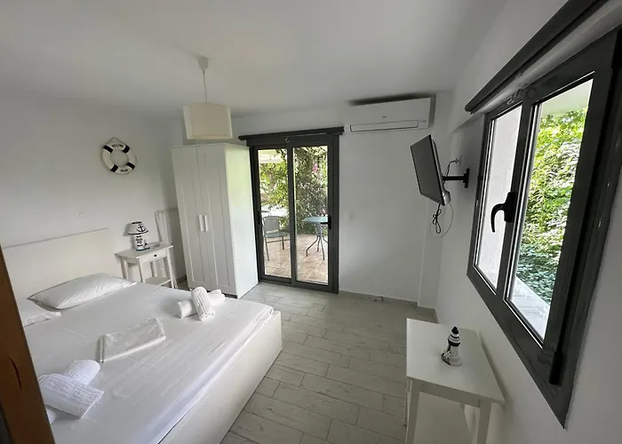 La Casa Al Mare Aparthotel Mola Kalyva